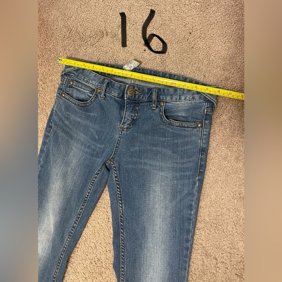 Free people jeans size 29. Waist 16. Inseam 32 - Picture 3 of 4